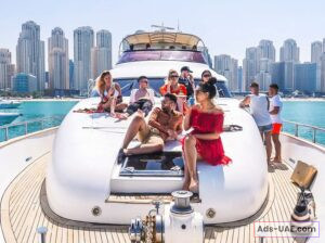 Dubai Marina: Yacht Tour with Breakfast or BBQ – Ultimate Luxurious Experience!