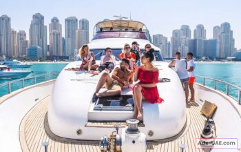 Dubai Marina: Yacht Tour with Breakfast or BBQ – Ultimate Luxurious Experience!