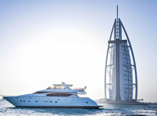 Dubai Marina: Yacht Tour with Breakfast or BBQ – Ultimate Luxurious Experience!