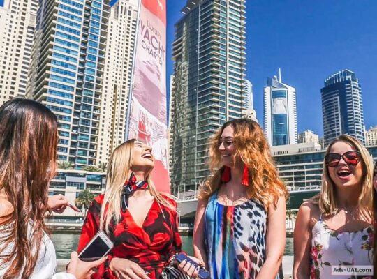 Dubai Marina: Yacht Tour with Breakfast or BBQ – Ultimate Luxurious Experience!