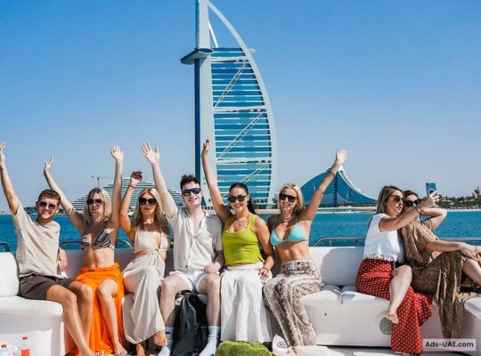 Dubai Marina: Yacht Tour with Breakfast or BBQ – Ultimate Luxurious Experience!